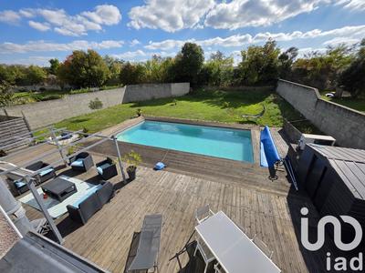 Maison - 234 m² - 8 pièces