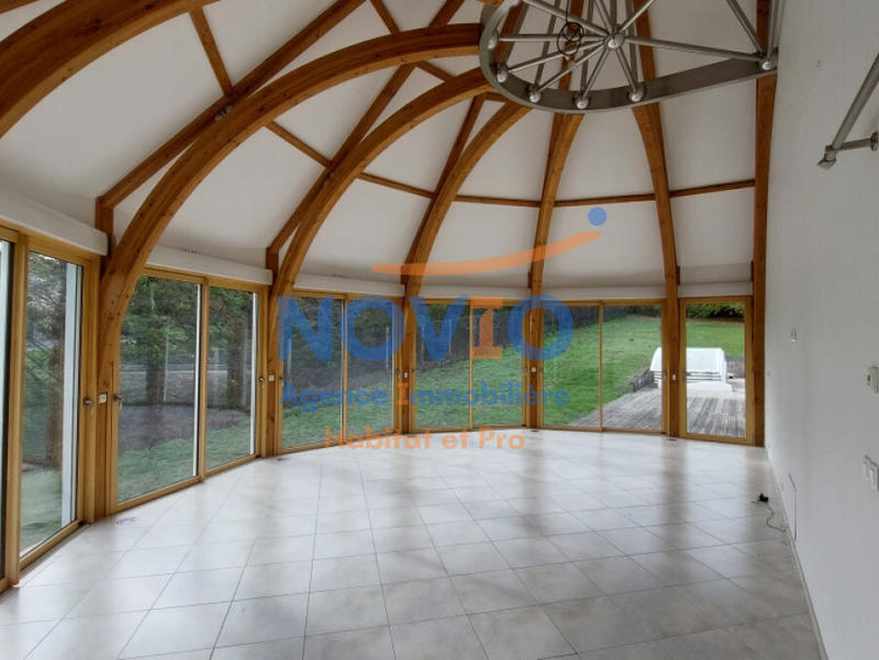 Maison - 286 m² - 9 pièces