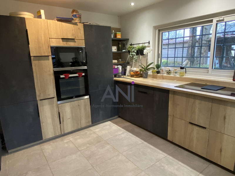 Maison - 242 m² - 11 pièces