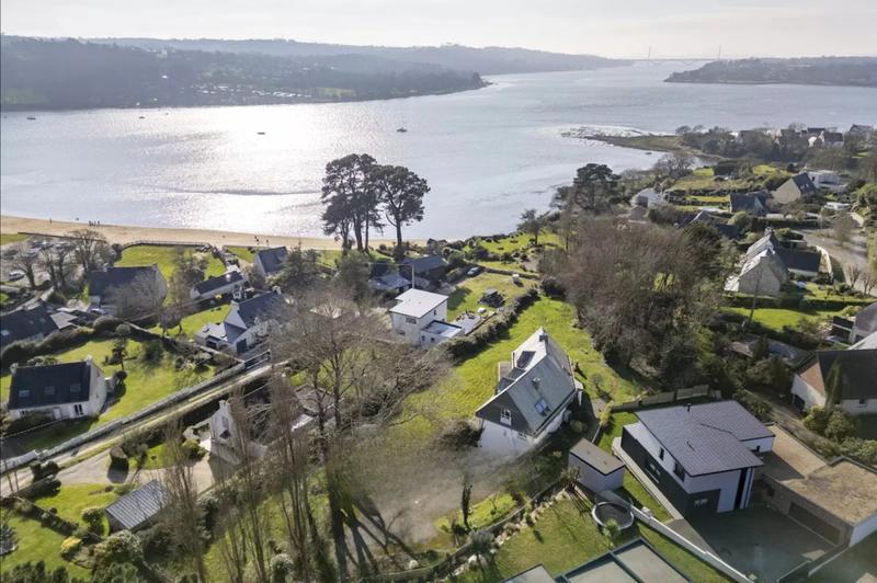 Propriété - 220 m² - 8 pièces