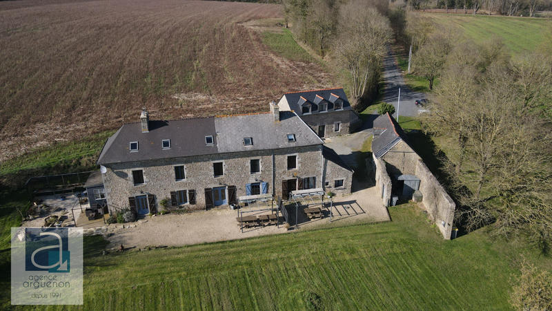 Maison - 330 m² - 14 pièces