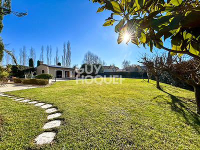 Maison - 250 m² - 10 pièces