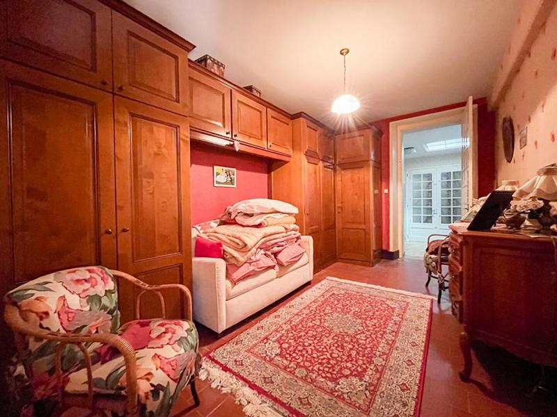 Maison - 254 m² - 11 pièces