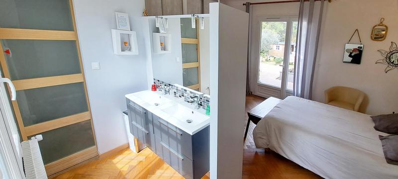 Propriété - 250 m² - 8 pièces