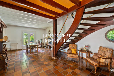 Maison - 198 m² - 7 pièces