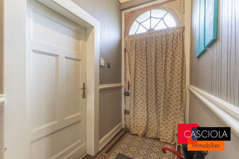 Maison - 259 m² - 9 pièces