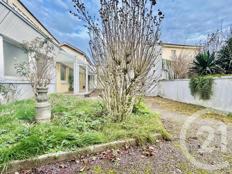 Maison de ville - 334 m² - 21 pièces
