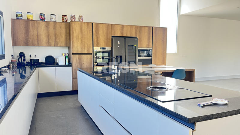 Maison - 246 m² - 5 pièces