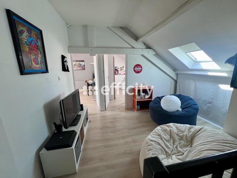 Maison - 201 m² - 8 pièces