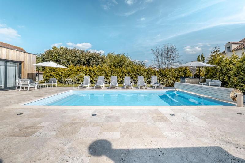 Villa - 376 m² - 16 pièces