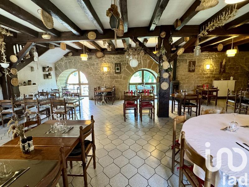 Maison - 1 600 m² - 15 pièces