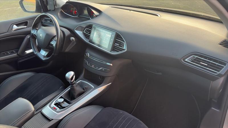 Peugeot 308 II 2.0 BlueHDi 150 Feline