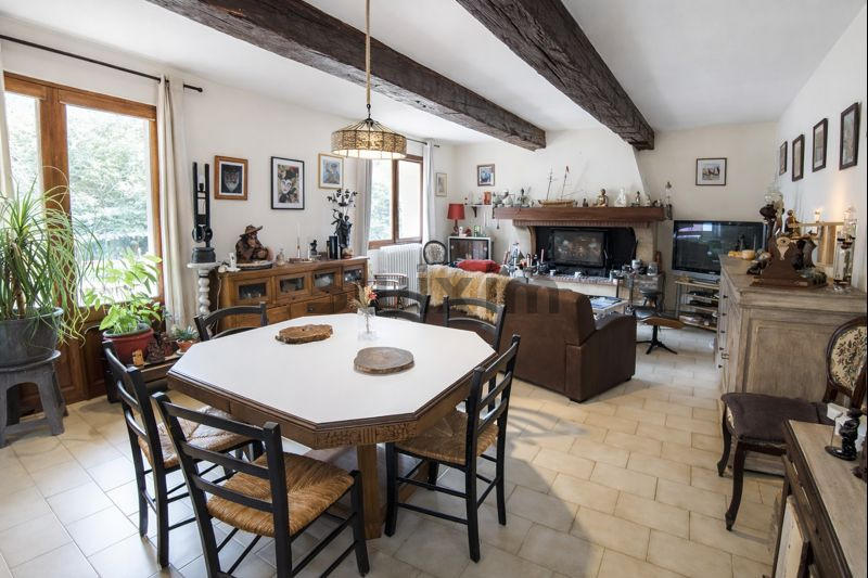 Maison - 254 m² - 13 pièces