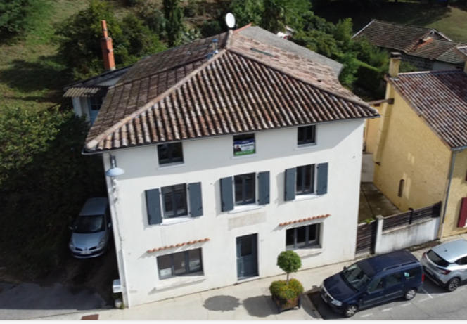 Maison - 220 m² - 6 pièces