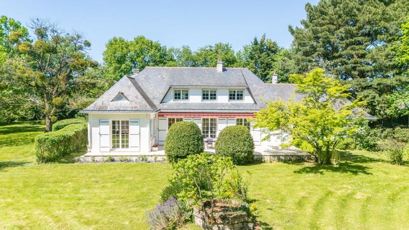 Maison - 230 m² - 6 pièces