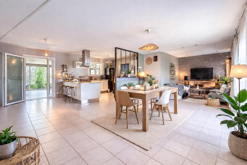 Maison - 213 m² - 7 pièces