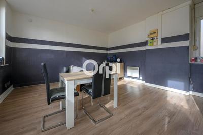 Immeuble - 104 m² - 6 pièces