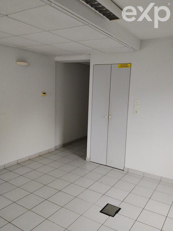 Bureau - 93 m² - 5 pièces