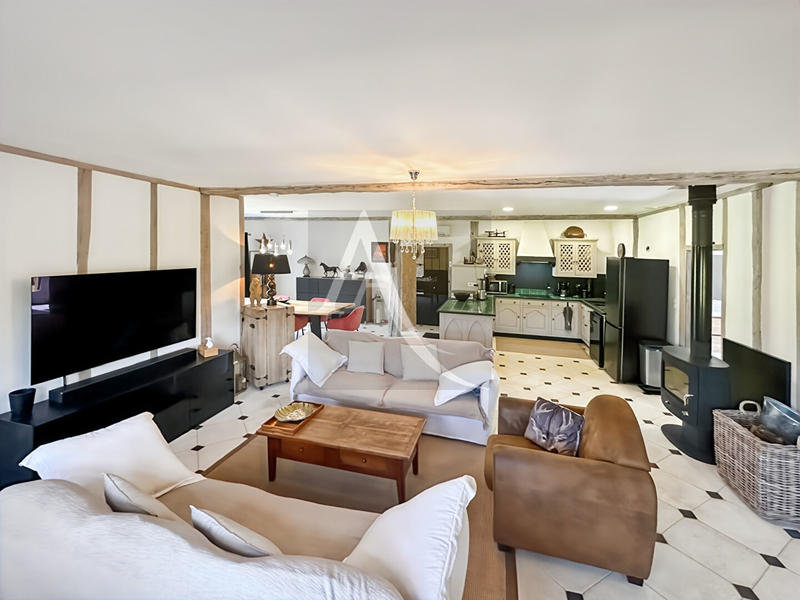 Maison - 250 m² - 8 pièces