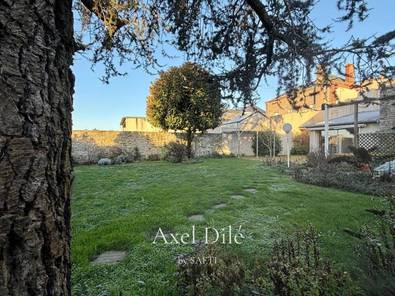 Maison - 214 m² - 8 pièces