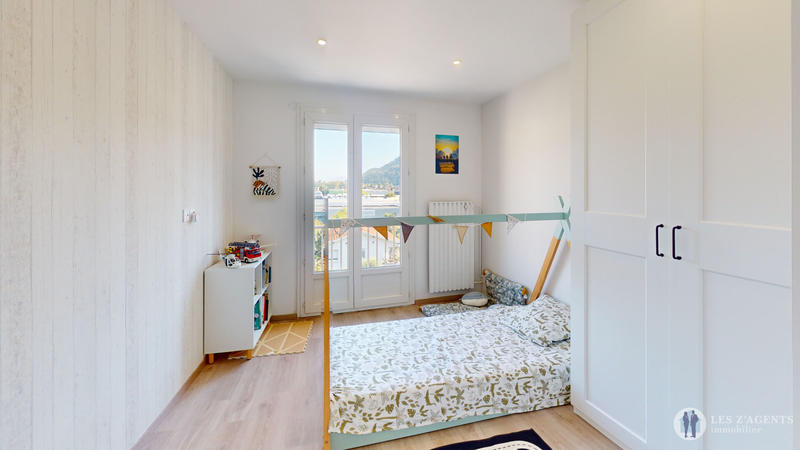 Appartement - 94 m² - 5 pièces