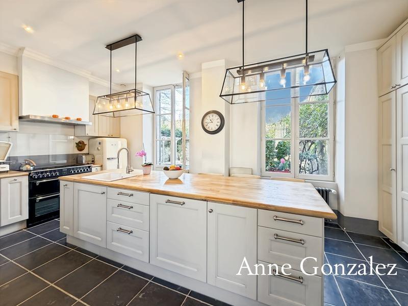 Maison bourgeoise - 275 m² - 9 pièces