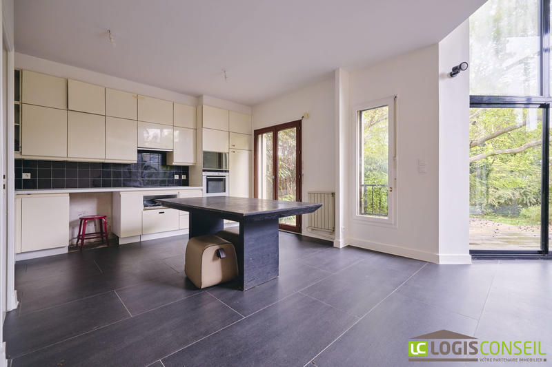 Maison contemporaine - 201 m² - 9 pièces