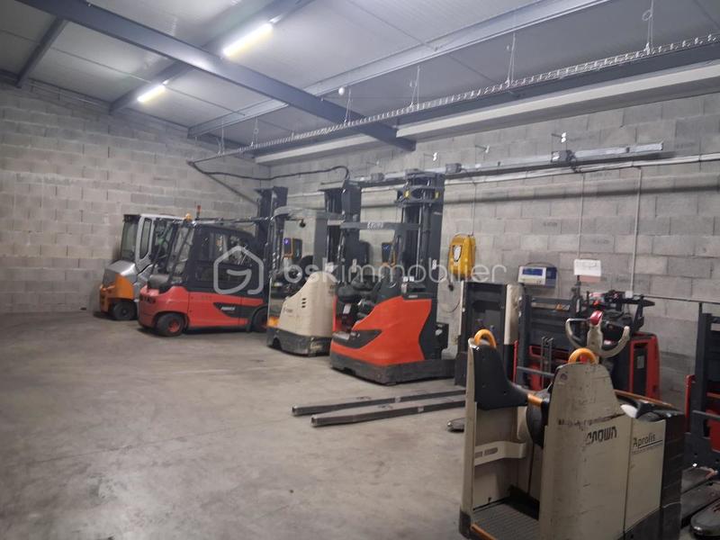 Local commercial - 4 279 m² - 5 pièces