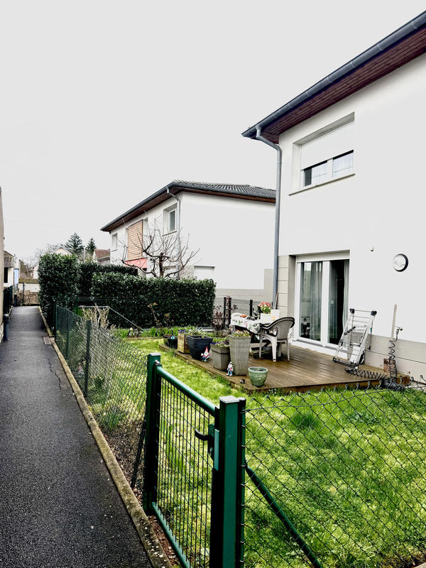 Maison - 90 m² - 5 pièces