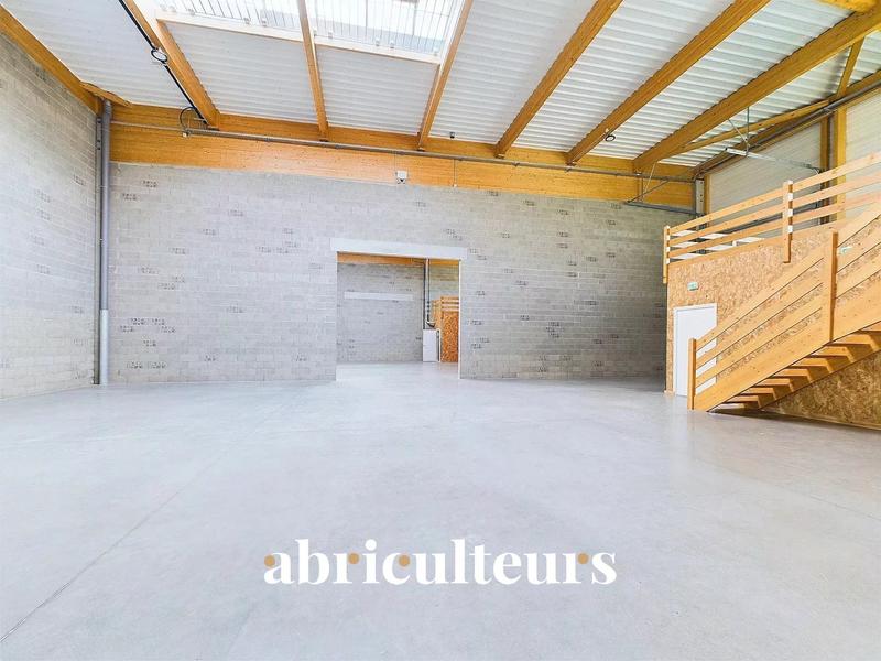Local d'activités - 573 m²