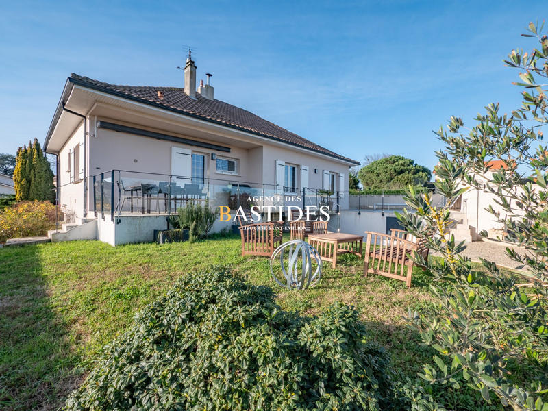 Maison traditionnelle - 175 m² - 8 pièces