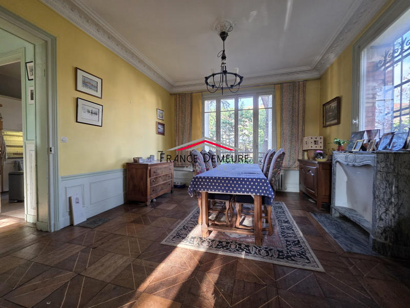 Maison - 183 m² - 8 pièces