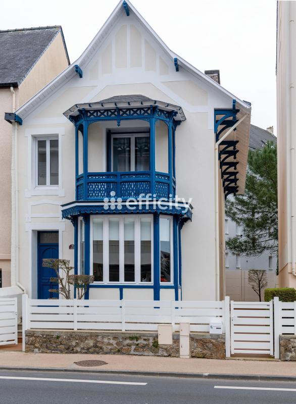 Maison - 230 m² - 7 pièces