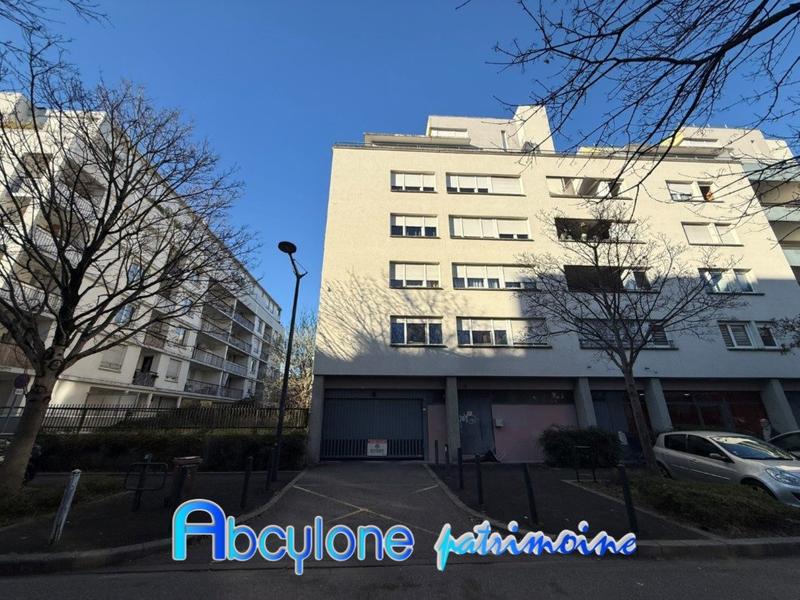 Parking / Garage - 14 m²