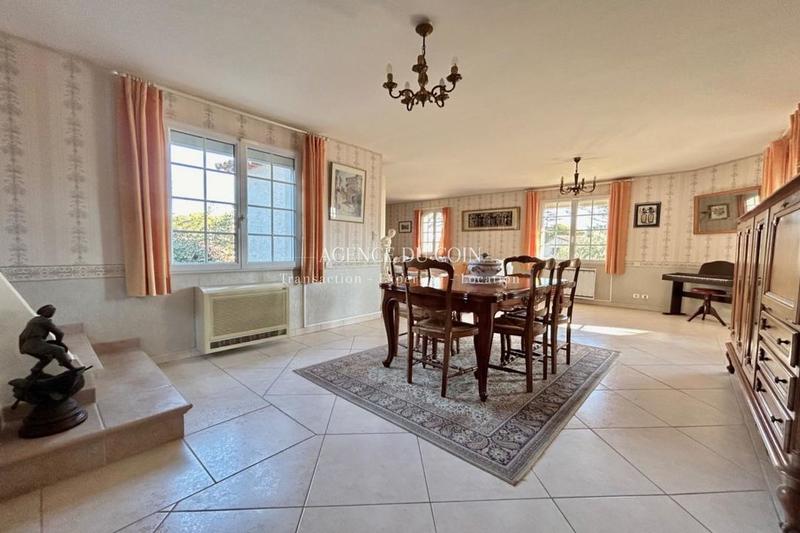 Maison traditionnelle - 180 m² - 7 pièces