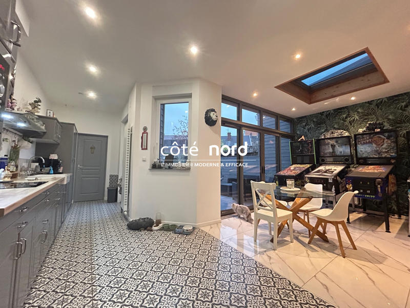 Maison - 216 m² - 10 pièces