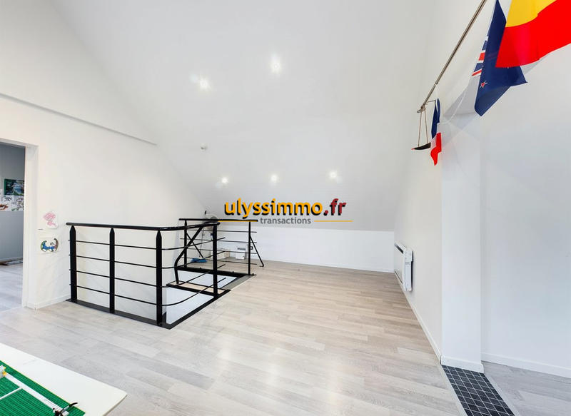 Maison - 214 m² - 9 pièces