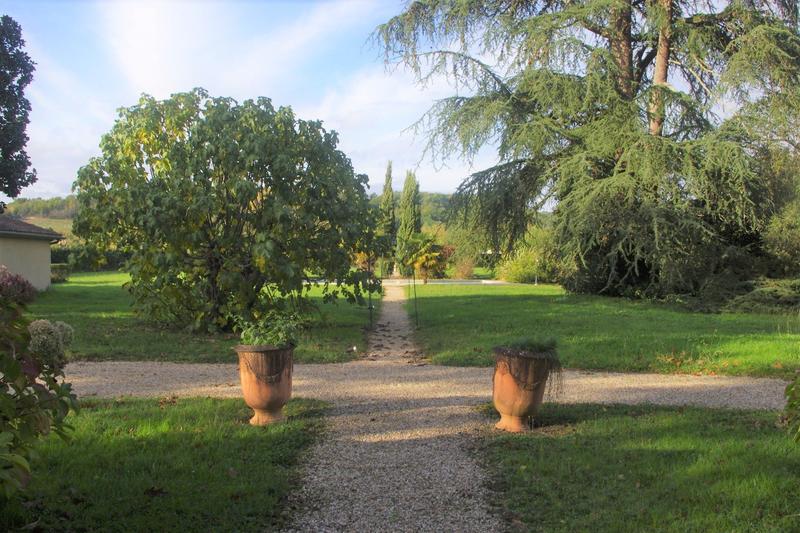 Maison traditionnelle - 720 m² - 19 pièces