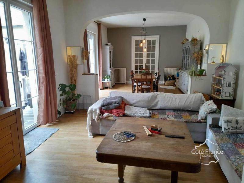 Propriété - 300 m² - 11 pièces