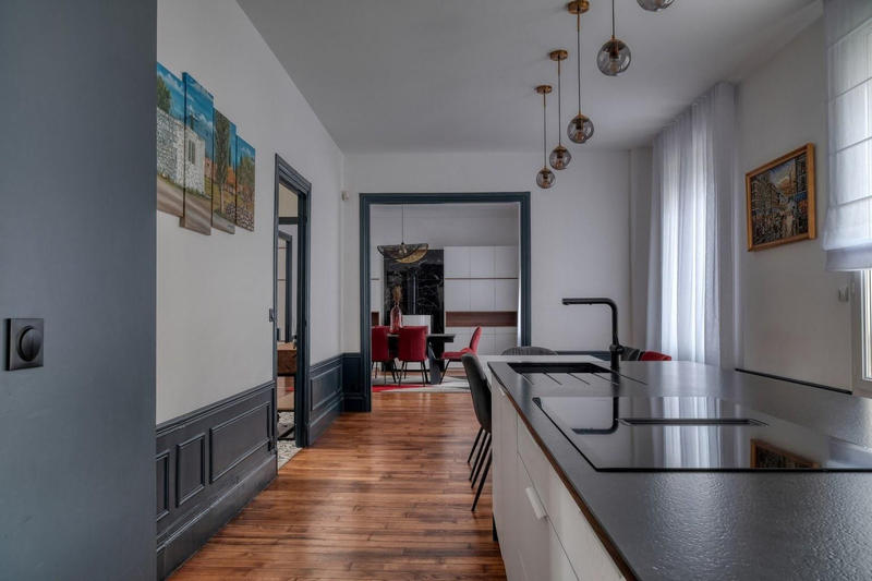 Maison - 240 m² - 7 pièces