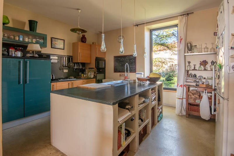 Maison - 280 m² - 9 pièces