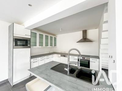 Maison - 204 m² - 7 pièces