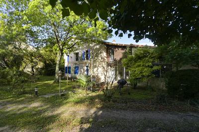 Maison - 230 m² - 9 pièces