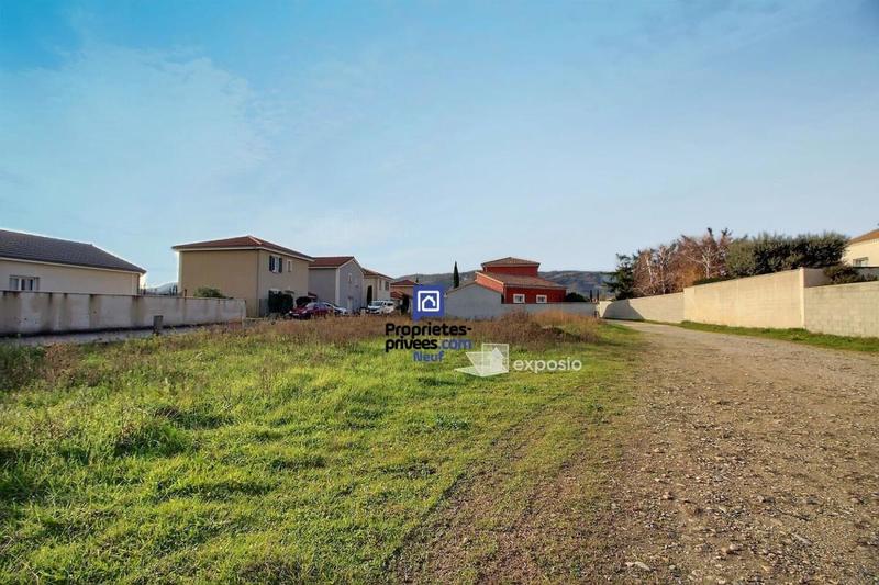 Terrain constructible - 838 m²