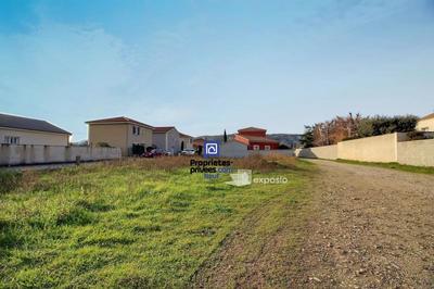 Terrain constructible - 838 m²