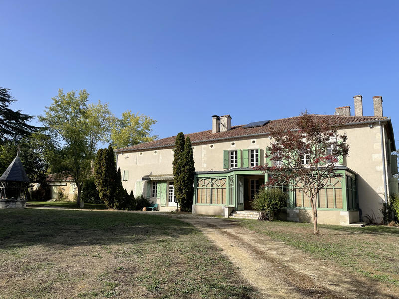 Maison - 550 m² - 18 pièces