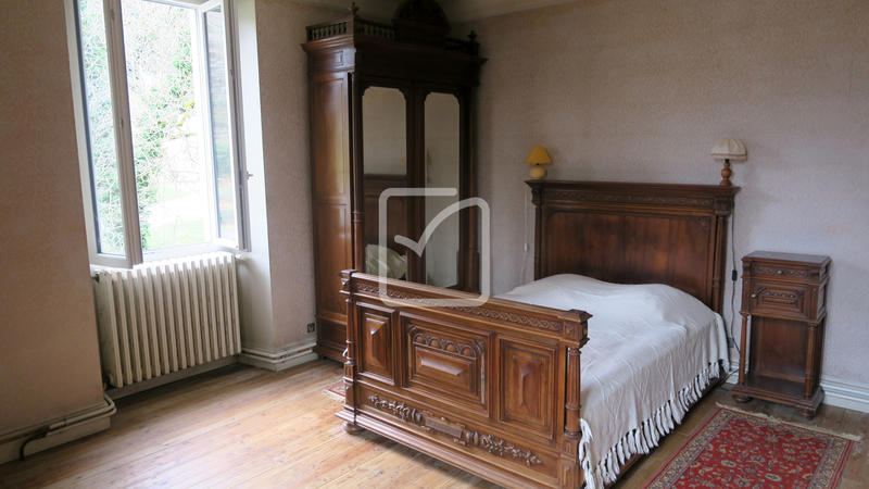 Maison - 248 m² - 8 pièces