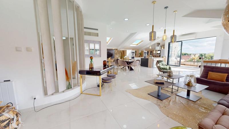 Maison contemporaine - 291 m² - 9 pièces