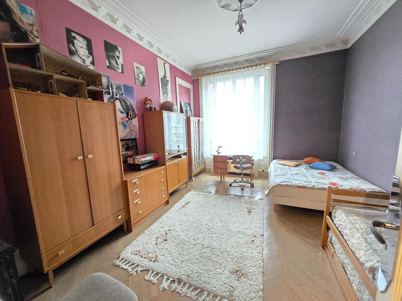 Appartement - 186 m² - 6 pièces