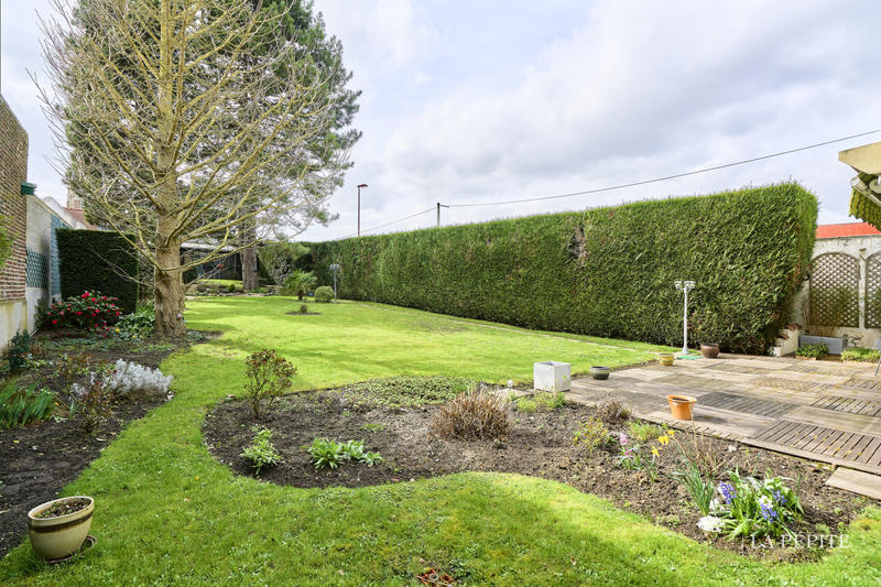 Maison - 288 m² - 8 pièces